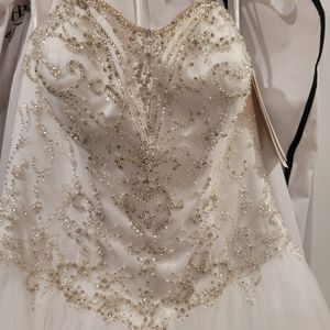 Elegant sweetheart A-line wedding gown